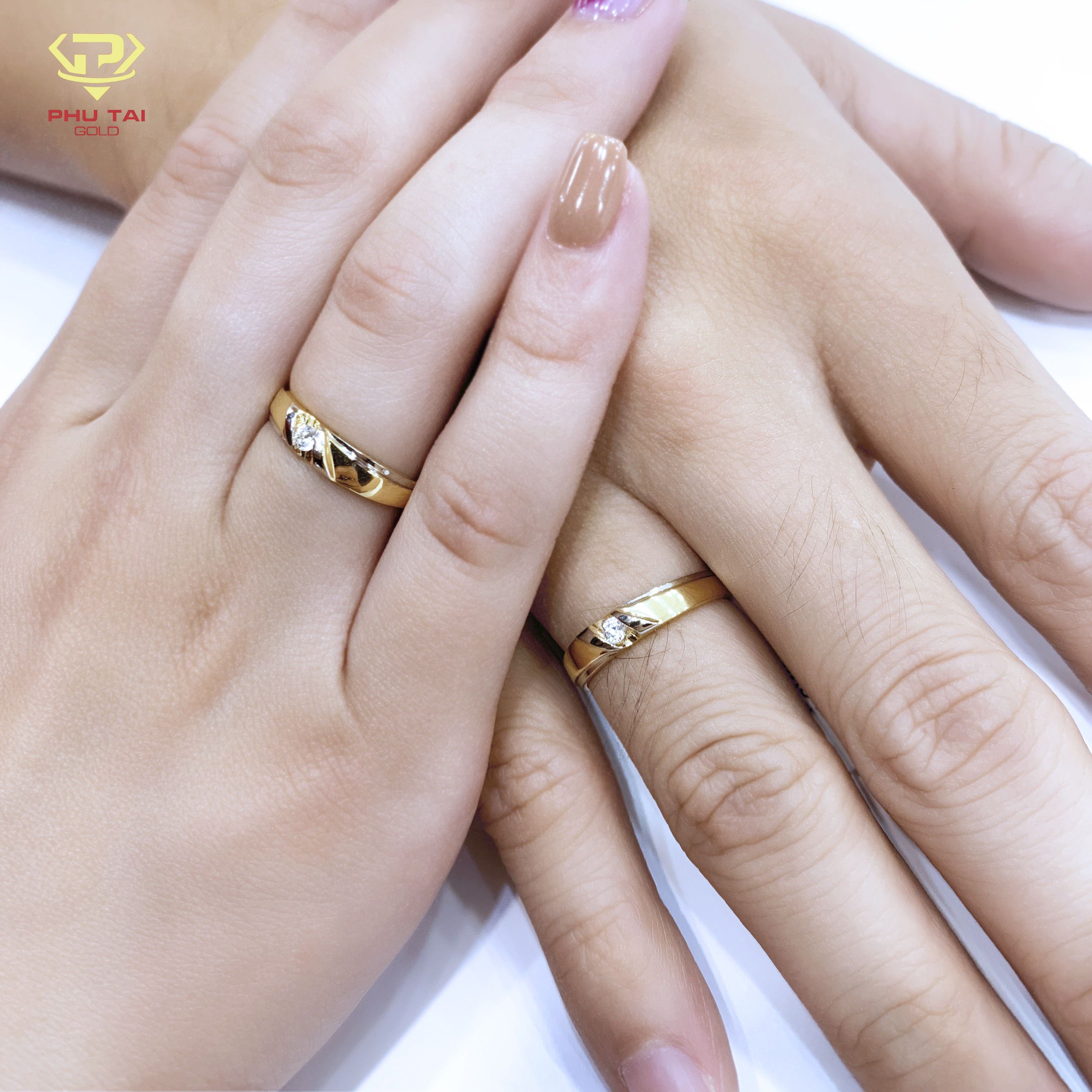 Nhẫn cưới vàng màu