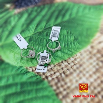 Nhẫn bạc trẻ em